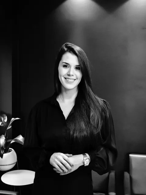 Aline Sampaio, advogada tributarista, OAB/PR 114.931